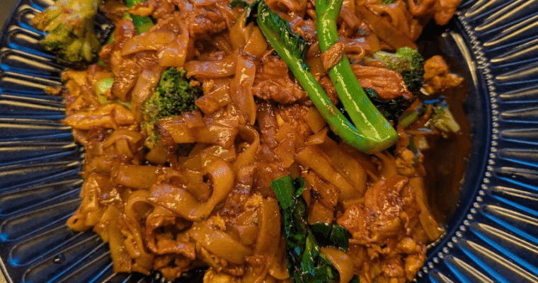 Khao (Street Food Thailand and Bar) Ottawa Restaurant Review – Lively Soft Open with Room to Shine – Average EV Score: 6.7/10