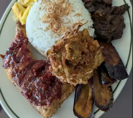 Djakarta Taste Gatineau Review – Truth About an Unreliable and Underwhelming Restaurant – Average EV Score: 3.8/10