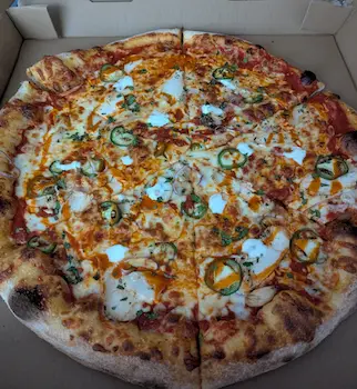 Schoolhouse Pizza Ottawa Review – Flavourful Buffalo NY Pizza but Disappointing Crust – Average EV Score: 6.5/10