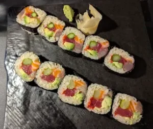 Tomo - Omakase Roll