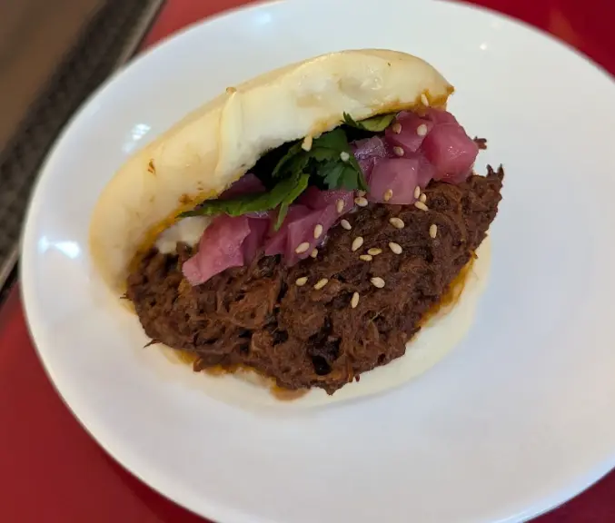 Steamy & Co – Sriracha Beef Brisket Bao Bun